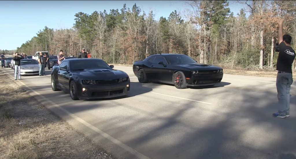 Street Racing: Dodge Challenger SRT Hellcat vs Chevrolet Camaro ZL1 ...